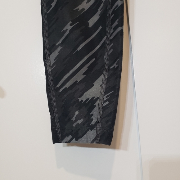 Nike Dri-Fit Mid-rise Camo Leggings Size Small Dark Smoke Grey One Legend Pant - Picture 7 of 14